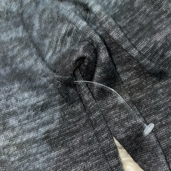 NWOT GORGEOUS SEQUENCE LIPS TOP - Picture 5 of 8